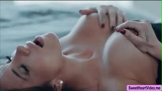 Jaclyn Taylor didnt expect to have sex with Liv Wild and orgasm