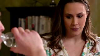 Stepmommy છે દ્વારા amazed તેના એપ્સન સ્નાયુઓ