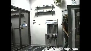 Симпатичная грудастая красотка жасайт боссу МЫКТЫ минет жумушта