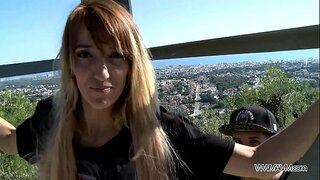 ���ిగ్గరగా రెడ్ హెడ్ milf సుమారు వేసిన ఆమె ముడ్డి లో పబ్లిక్